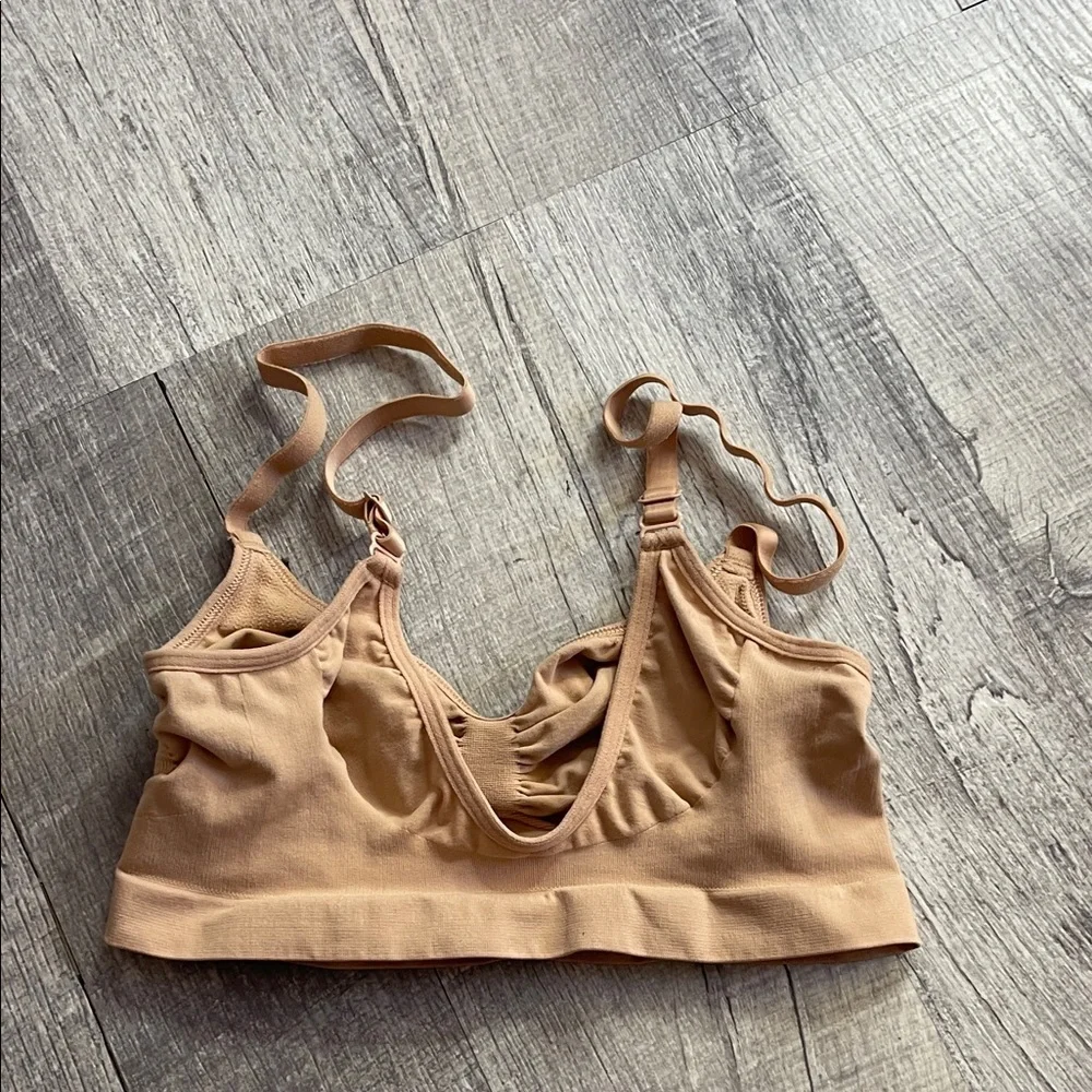 SKIMS Sculpting Bralette - Picture 2 of 5
